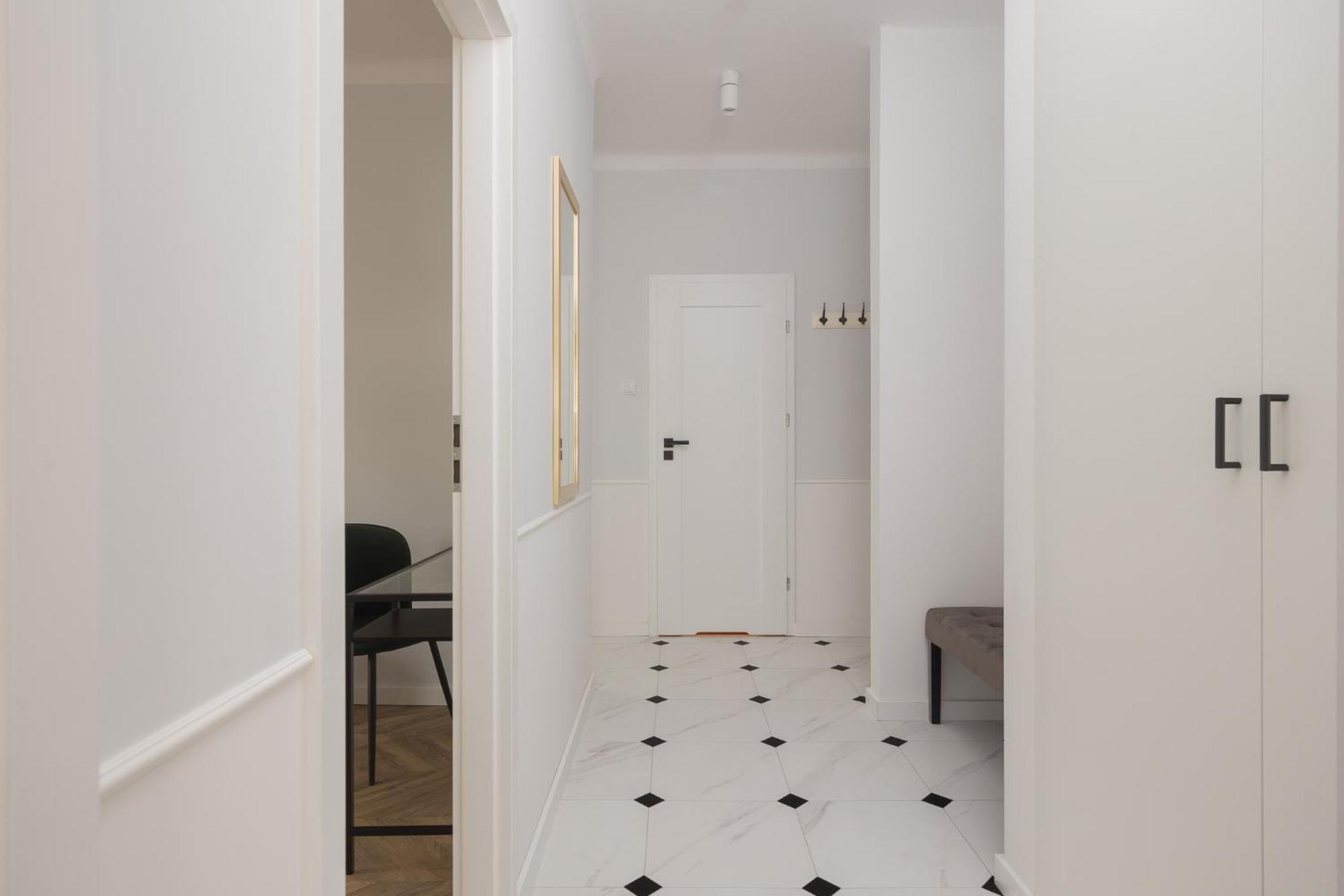 Chmielna Apartment *